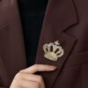 Alfileres de broche con forma de corona elegante para banquetes, reuniones y eventos unisex