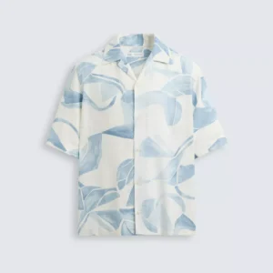 Camisa relaxed fit confeccionada en tejido lino cuello bwoling manga corta